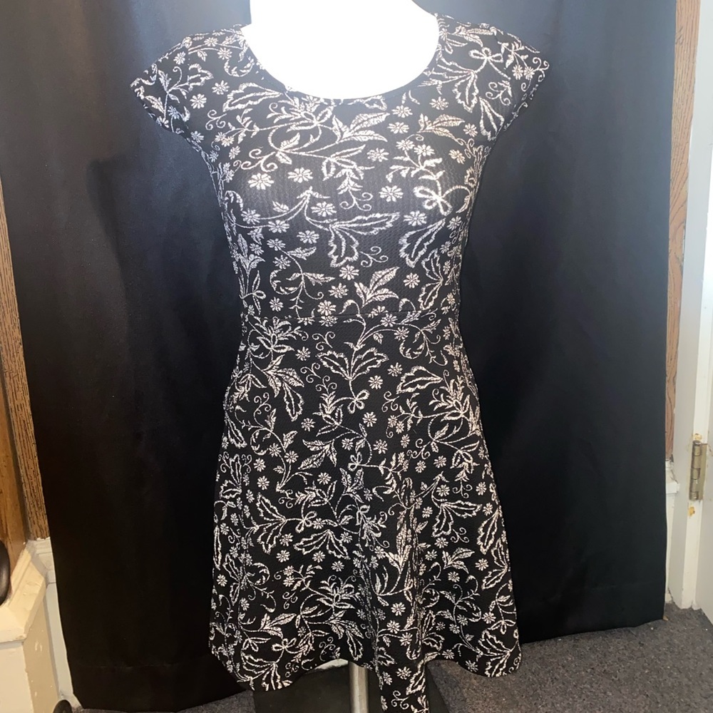 Dress - Picture 7 of 7